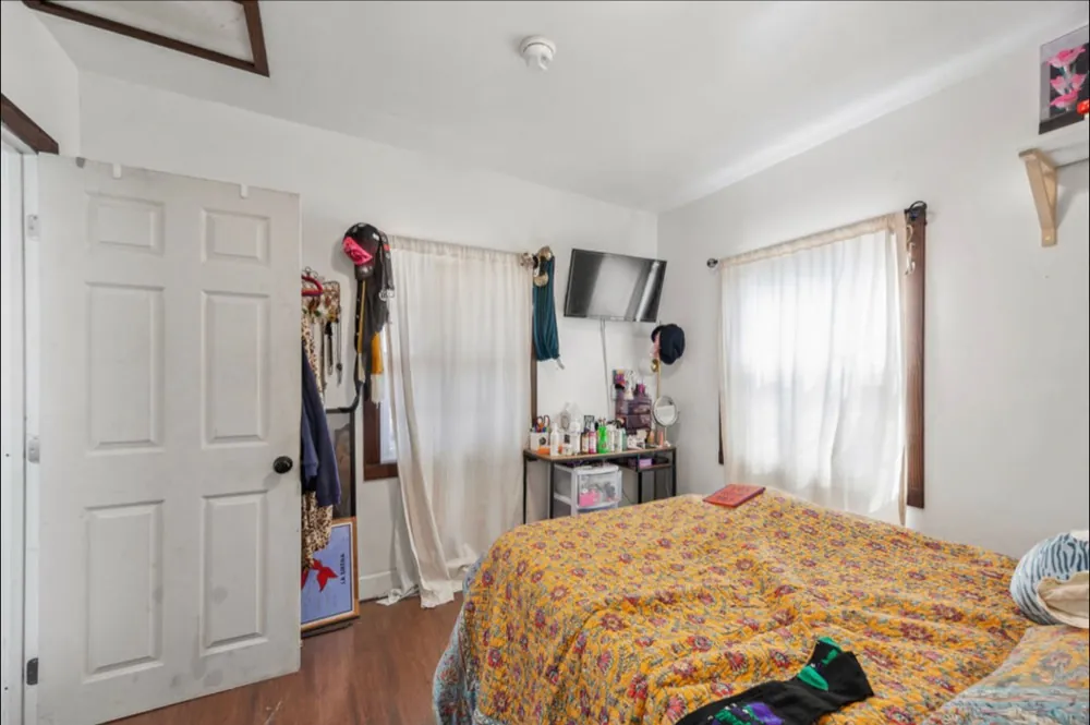 Bedroom before renovation